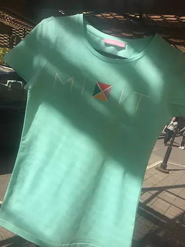 прямая печать логотипа на футболке wearcraft